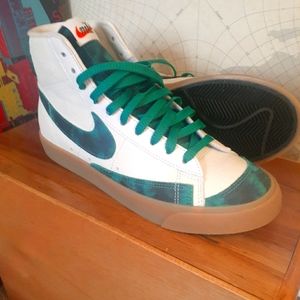 NIKE BLAZER 77 NBY/ SIZE 10